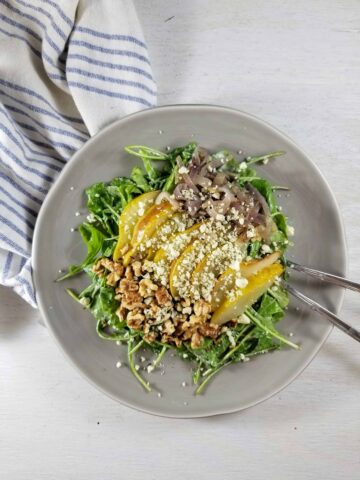Arugula Salad with Pear and Gorgonzola