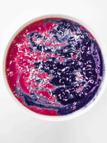 Patriotic Swirled Smoothie Bowl | Sip + Spice #vegan #smoothie #healthybreakfast #summer