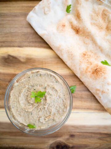 This Classic Babaganoush will turn even the most adamant eggplant haters into lovers! | Sip and Spice #babaganoush #dip #sidedish #partyfood #dippablefood #eggplant #vegan #vegetarian