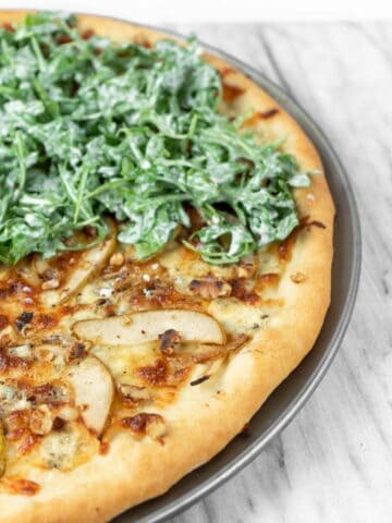 Caramelized Onion, Gorgonzola and Pear Pizza with Arugula | Sip and Spice
